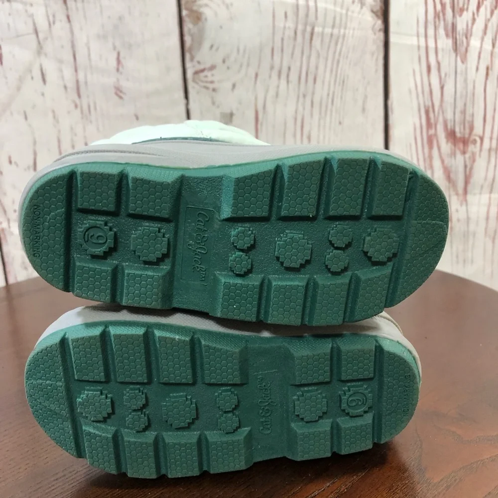 CAT & JACK Kids Snow Boots in Mint and Gray - Comfortable Winter Footwear size 9